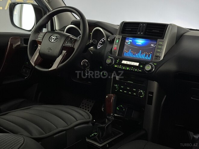 Toyota Land Cruiser Prado-12