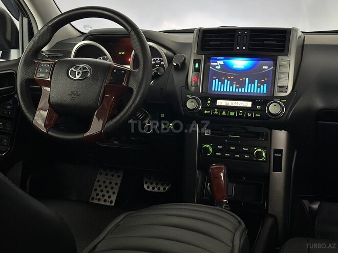 Toyota Land Cruiser Prado-17