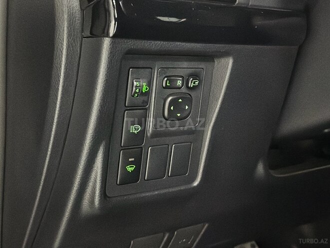 Toyota Land Cruiser Prado-26