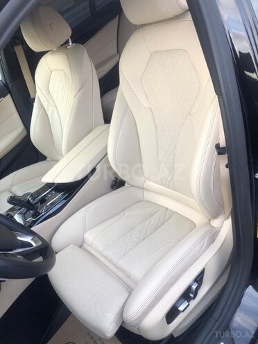 BMW 530e-12