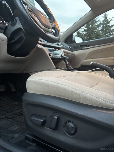 Hyundai Elantra 2017, 250,000 km - 2.0 l - Bakı