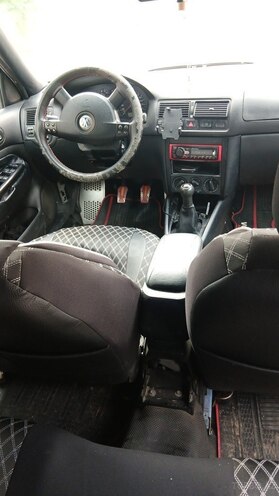 Volkswagen Golf 1998, 173,587 km - 1.6 l - Quba