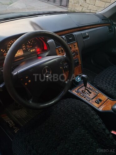 Mercedes E 220 1999, 325,000 km - 2.2 l - Bakı