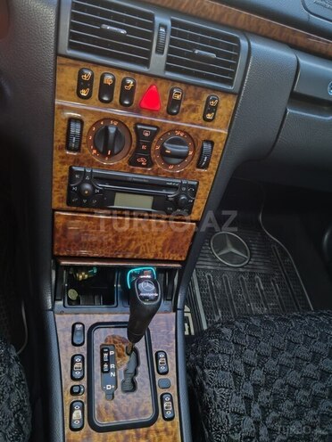 Mercedes E 220 1999, 325,000 km - 2.2 l - Bakı