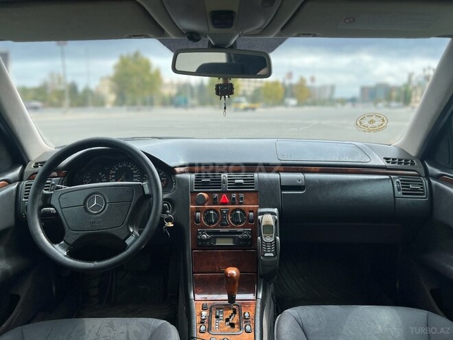 Mercedes E 240 1999, 331,536 km - 2.4 l - Gəncə