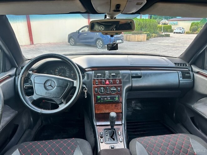 Mercedes E 230 1998, 254,782 km - 2.3 l - Bakı