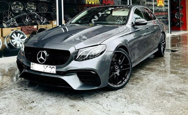 Mercedes E 220 d-3