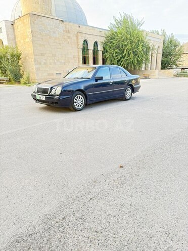 Mercedes E 220 1995, 345,876 km - 2.2 l - İmişli