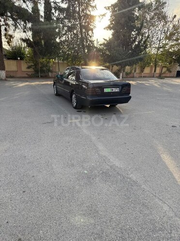 Mercedes E 220 1995, 345,876 km - 2.2 l - İmişli