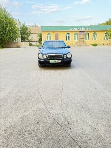 Mercedes E 220 1995, 345,876 km - 2.2 l - İmişli