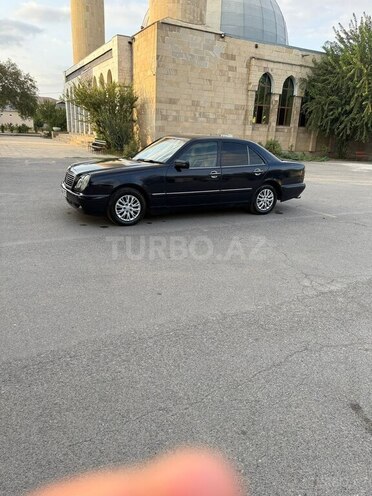 Mercedes E 220 1995, 345,876 km - 2.2 l - İmişli