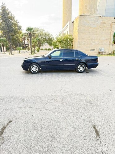 Mercedes E 220 1995, 345,876 km - 2.2 l - İmişli