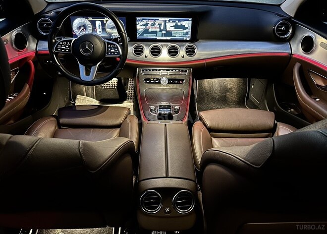 Mercedes E 220 d-17