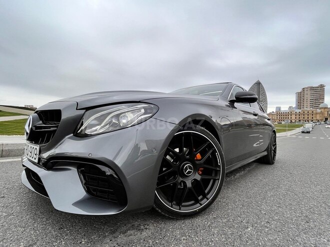 Mercedes E 220 d-4