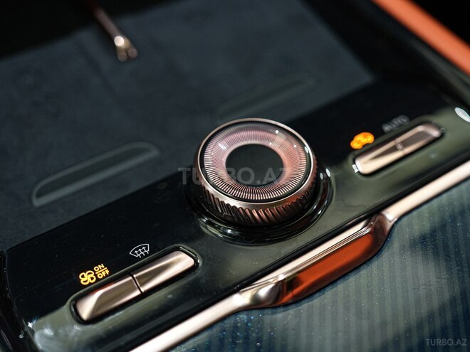 Lynk & Co 900-26