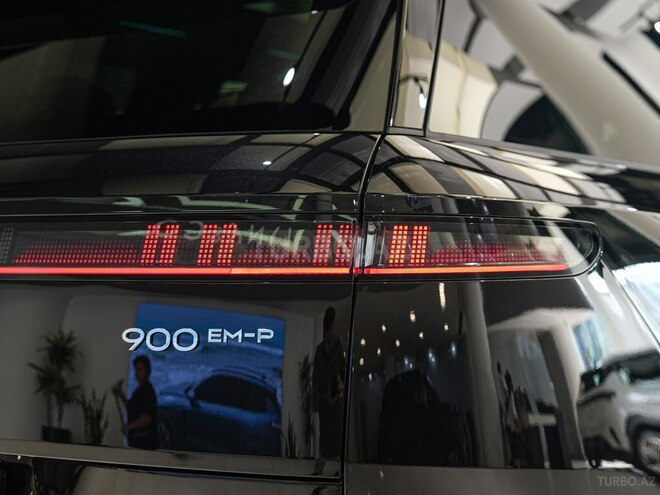 Lynk & Co 900-9