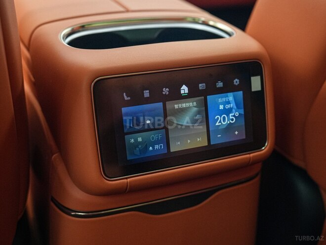 Lynk & Co 900-21