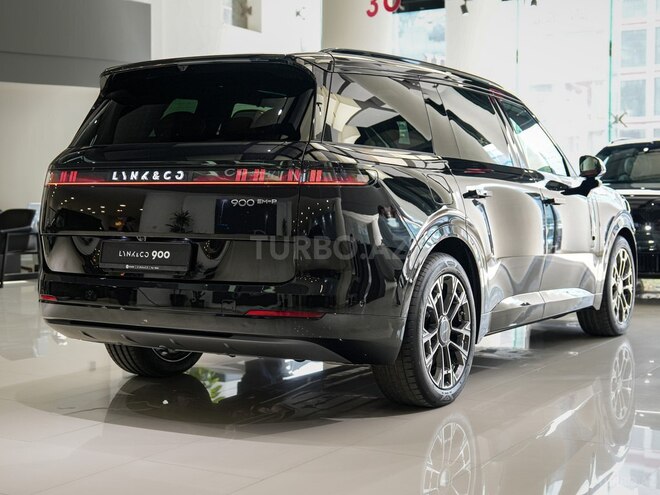 Lynk & Co 900-8