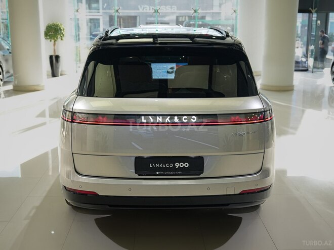 Lynk & Co 900-5