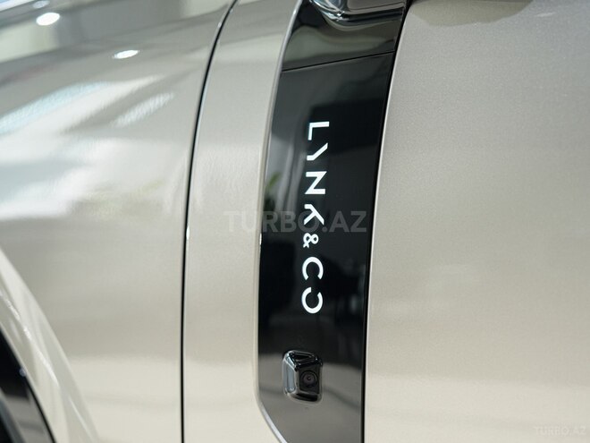 Lynk & Co 900-10