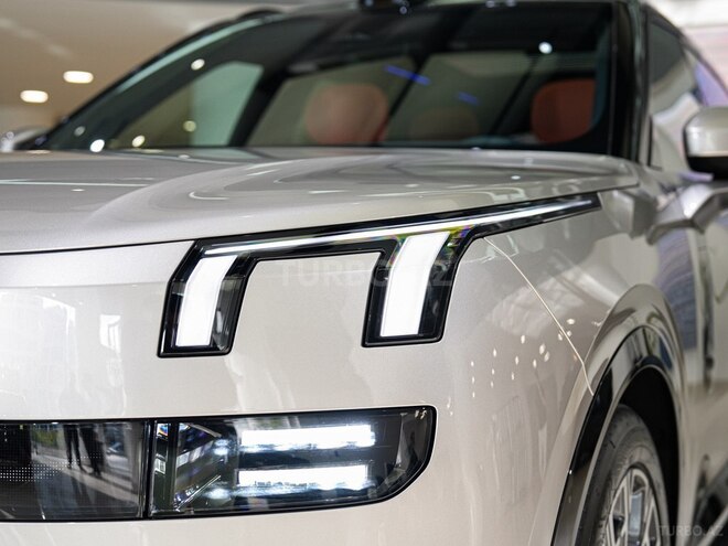 Lynk & Co 900-8