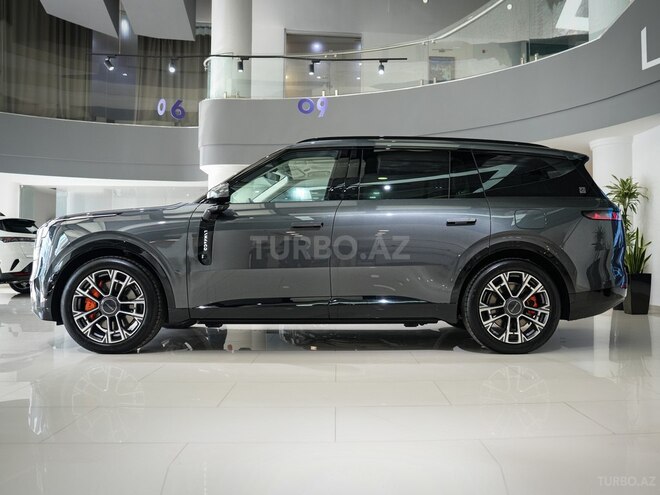 Lynk & Co 900-9