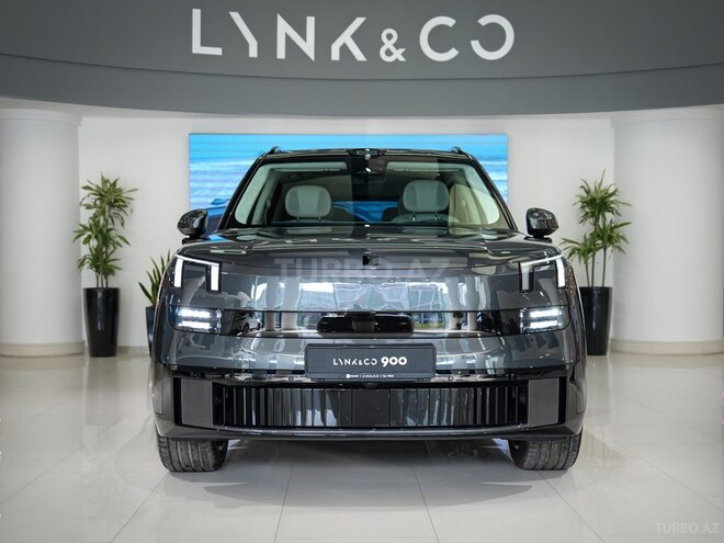 Lynk & Co 900-4