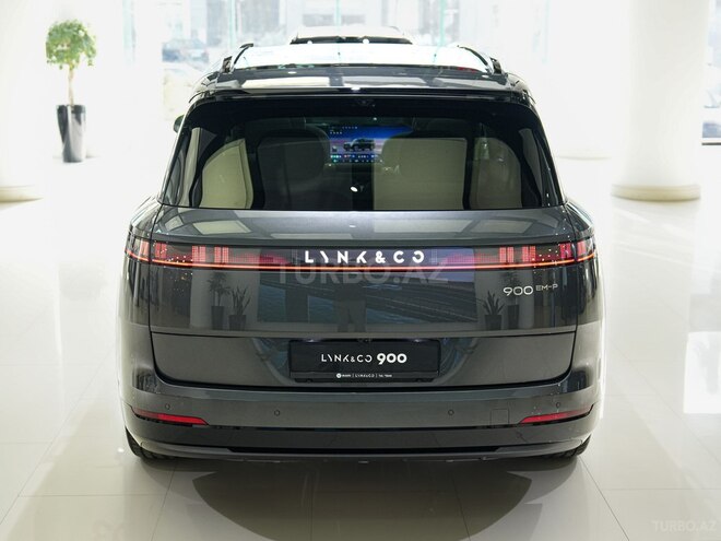 Lynk & Co 900-6