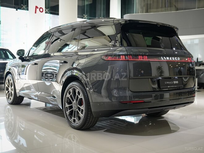 Lynk & Co 900-5