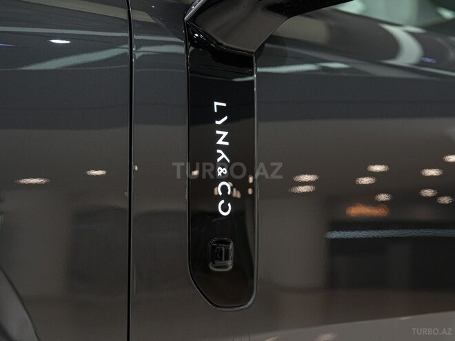 Lynk & Co 900-12