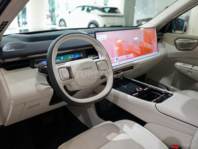 Lynk & Co 900-17