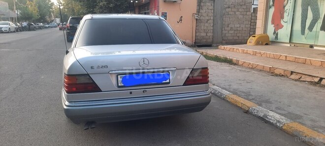 Mercedes E 220 1994, 343,700 km - 2.2 l - Beyləqan