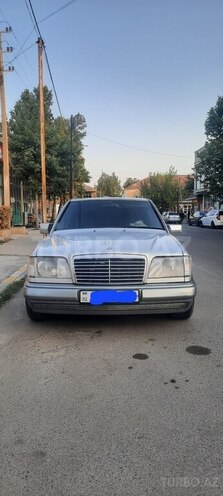 Mercedes E 220 1994, 343,700 km - 2.2 l - Beyləqan