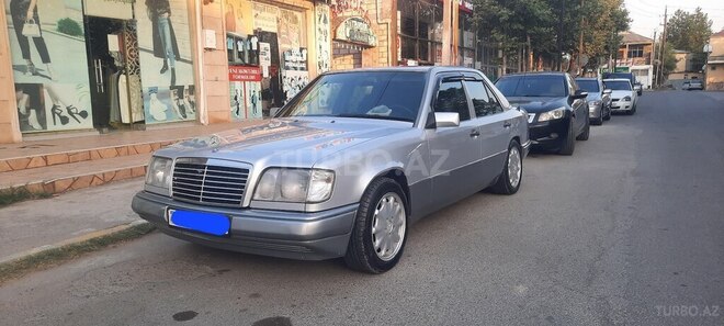 Mercedes E 220 1994, 343,700 km - 2.2 l - Beyləqan