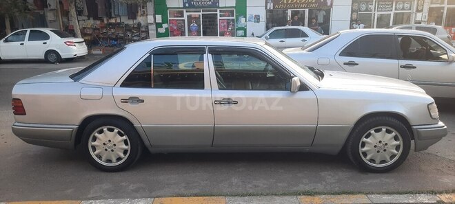 Mercedes E 220 1994, 343,700 km - 2.2 l - Beyləqan