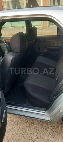 Mercedes E 220 1994, 343,700 km - 2.2 l - Beyləqan