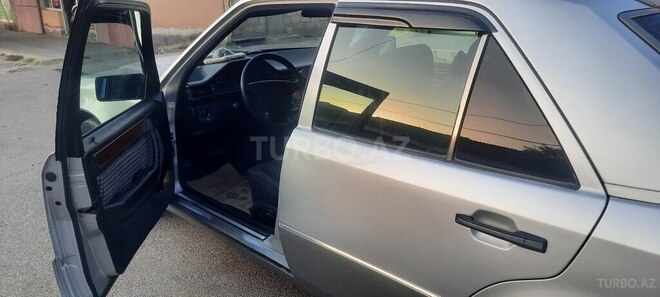 Mercedes E 220 1994, 343,700 km - 2.2 l - Beyləqan