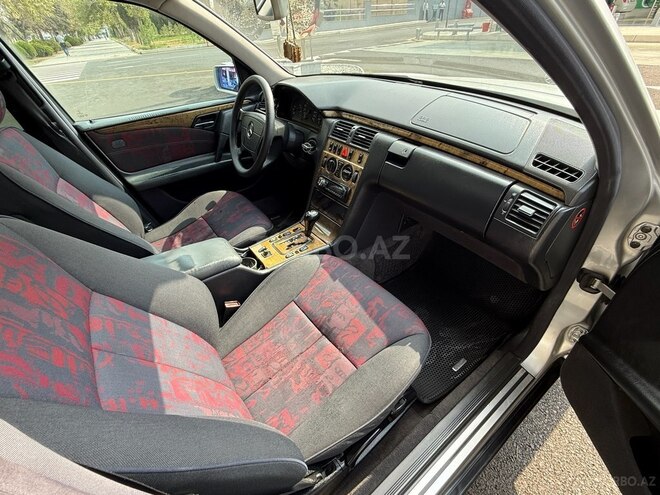Mercedes E 240 1999, 298,652 km - 2.4 l - Gəncə