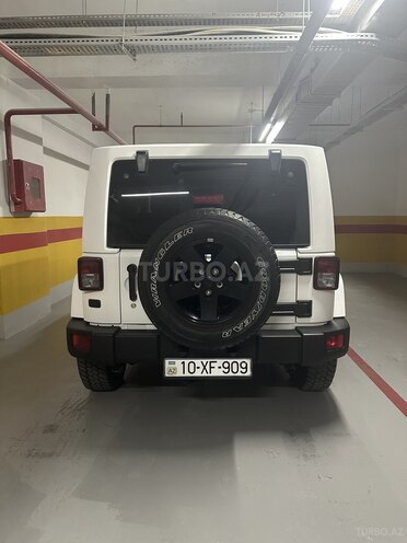 Jeep Wrangler-12