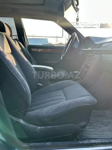 Mercedes E 220 1995, 380,000 km - 2.2 l - Bakı