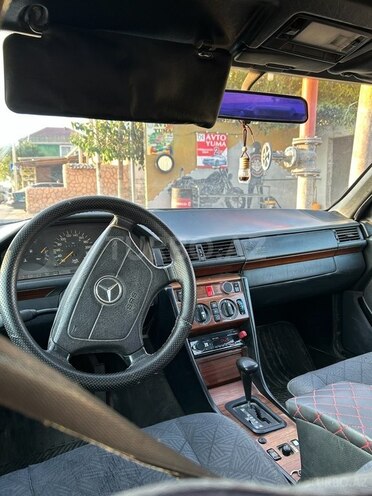 Mercedes E 220 1995, 380,000 km - 2.2 l - Bakı