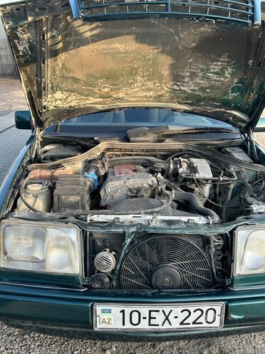 Mercedes E 220 1995, 380,000 km - 2.2 l - Bakı