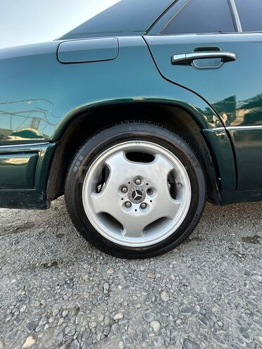 Mercedes E 220 1995, 380,000 km - 2.2 l - Bakı