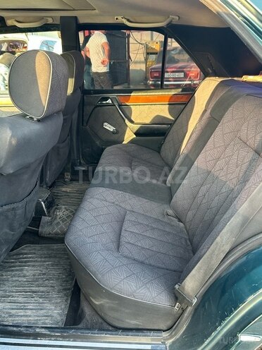 Mercedes E 220 1995, 380,000 km - 2.2 l - Bakı