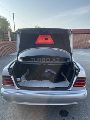 Mercedes E 320 2001, 297,000 km - 3.2 l - Xaçmaz