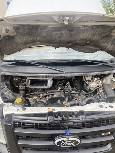 Ford Transit-5