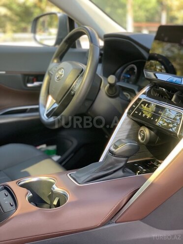 Toyota Venza 2023, 15,700 km - 2.5 l - Bakı