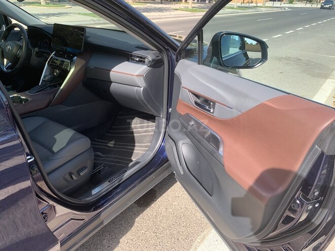 Toyota Venza 2023, 15,700 km - 2.5 l - Bakı