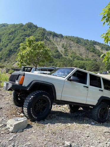Jeep Cherokee 1994, 359,397 km - 4.0 л - Qax