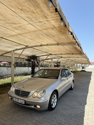Mercedes C 200 2000, 248,633 km - 2.0 л - Astara